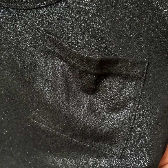 Beautiful Calvin Klein black shinmery t-shirt in L. - Picture 4 of 6